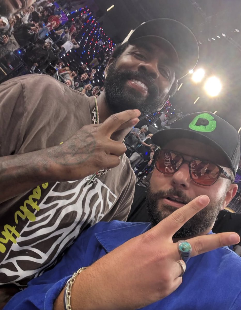 JackDorsey0x's tweet photo. HEROIC FIGURES @KyrieIrving 🙏🔥 https://t.co/tDewdxRnVx