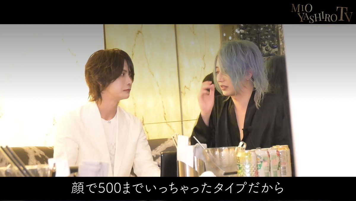 yaou_host's tweet photo. 【顔だけで売ると先がない】

顔は大事でイケメンは有利だけど、深い関係でお金を使っていただくには関係性と内面性のほうが大切。

整形にも頭打ちがある。生まれ持った骨格と配置で、それ以上整形してもリターンが見合わなくなる。

ところで、今のホスト業界はマチアプが禁止となり、TikTokと初回が主流になっている。

TikTokから来店されるお客様は既にを知っていて会いに来ている状態。

初回は初めて会った女の子を楽しませて選んでいただく状態。

知っている女の子を楽しませるのと初対面の女の子を楽しませのでは必要な接客能力が異なる。

「整形して顧客層の間口を広げつつTikTokから集客」し、「初回の初対面の女の子から選んでもらえる接客力」を磨く

これが現代ホストの最適解です☺️
