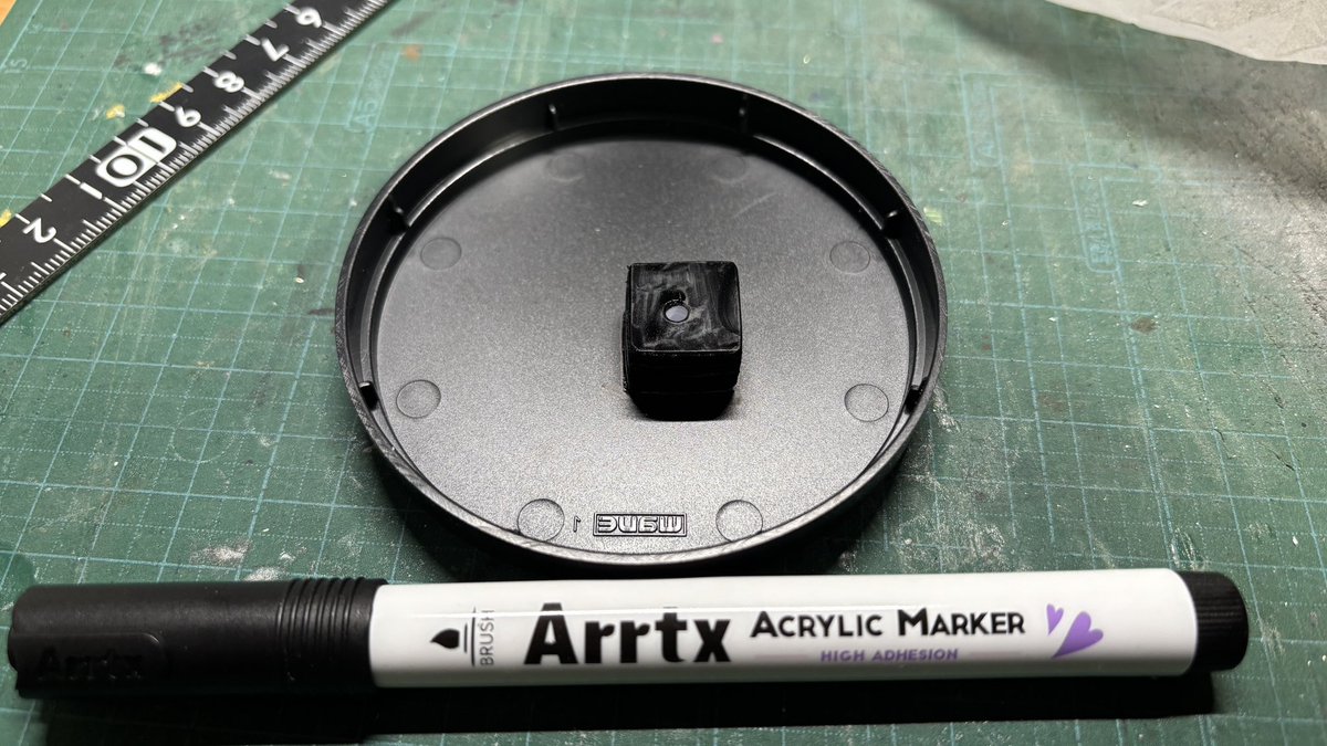 Skywave250ltd's tweet photo. #Arrtx マーカー、恐ろしい子!
白色プラ板積層でダボ受け作ったんだけど、マーカー黒色1発で白見えなくなった!!
なんつう隠蔽力!!! https://t.co/9LZKdt1muU