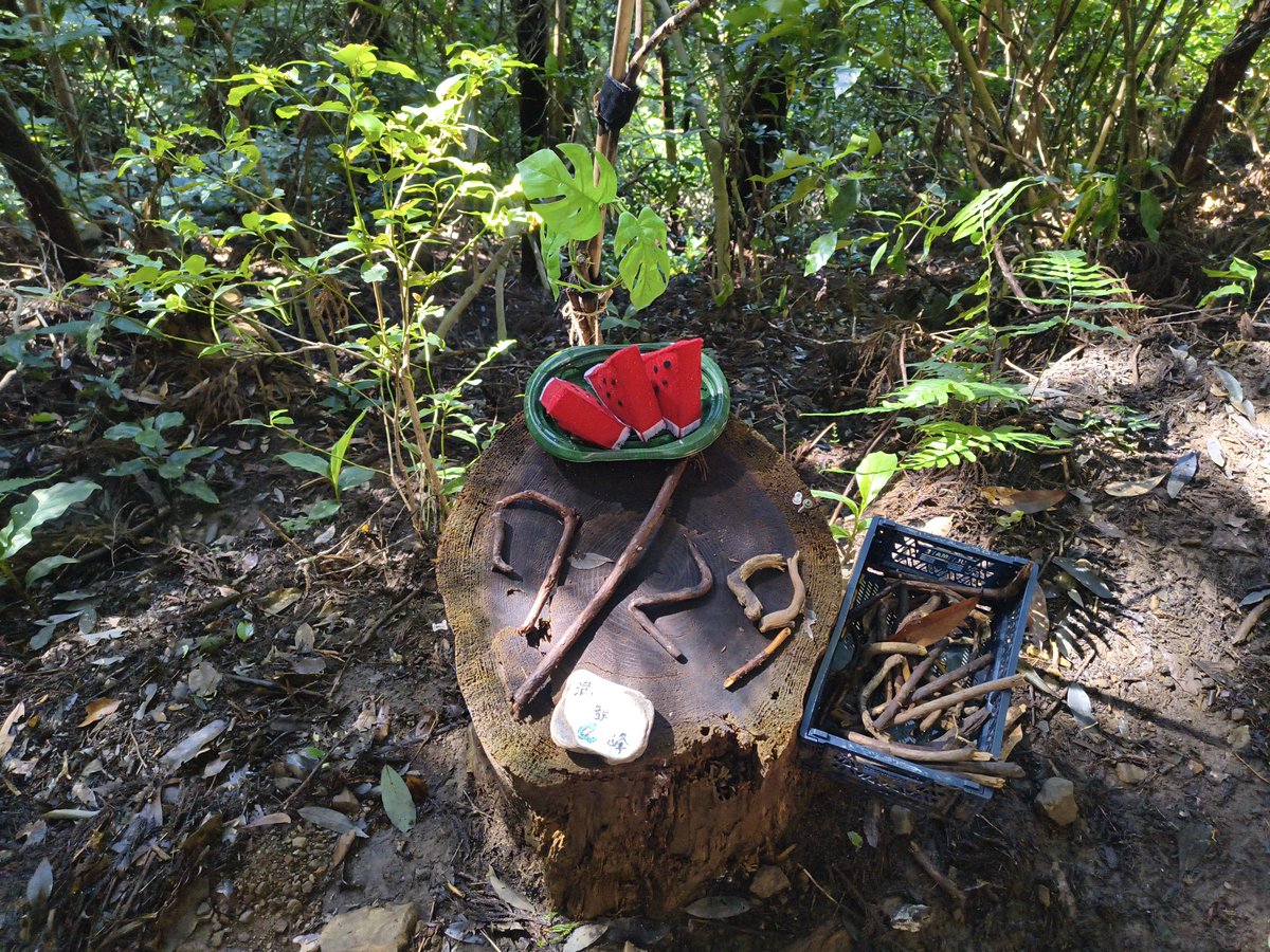 high_calo's tweet photo. 今日の山登りが延期となったため、近場へ。
お得意の体力維持と銘打った苦行。
あＴ〜🥵
山頂から久方ぶりに富士山が見えた︎︎👍 https://t.co/CZOEKrJEjV