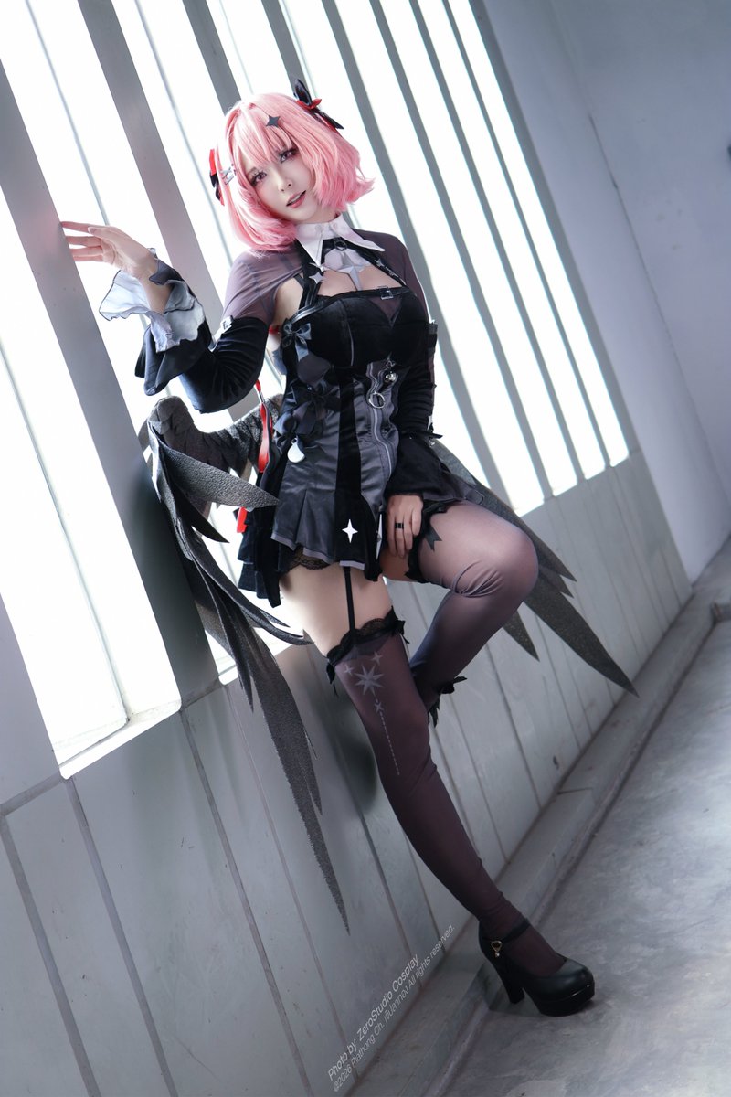 KingyoPla's tweet photo. Shall we dance?
today~

Remielle Moonlight Whispers
#ZenlessZoneZero #cosplay https://t.co/YDfeGRNwZe