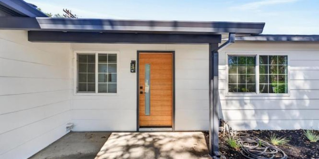 IronBridgeIBL's tweet photo. Let's end the day with some more Before &amp; Afters 🎉 Reach out to learn about our fix and flips loans! https://t.co/J3mAGgJZzZ

#fixandflip #lending #beforeandafter #realestateinvestment https://t.co/Vv8OZhQpJG