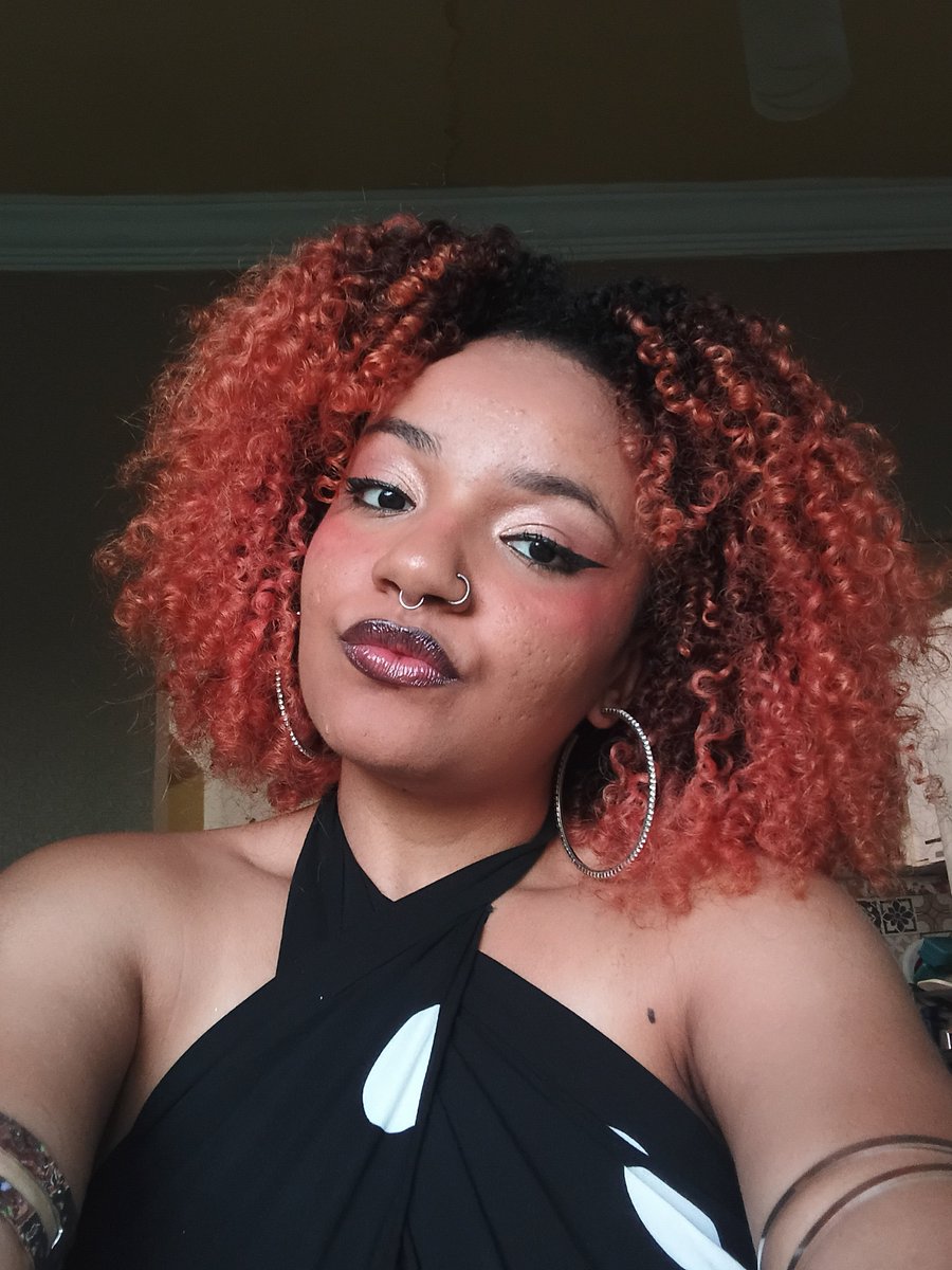 justlikeaurora's tweet photo. será que me aceitam no #volumetwt? meu cabelo tava no primeiro dia de day aftef nas fotos ☝️🤓 https://t.co/kBYpzycK11