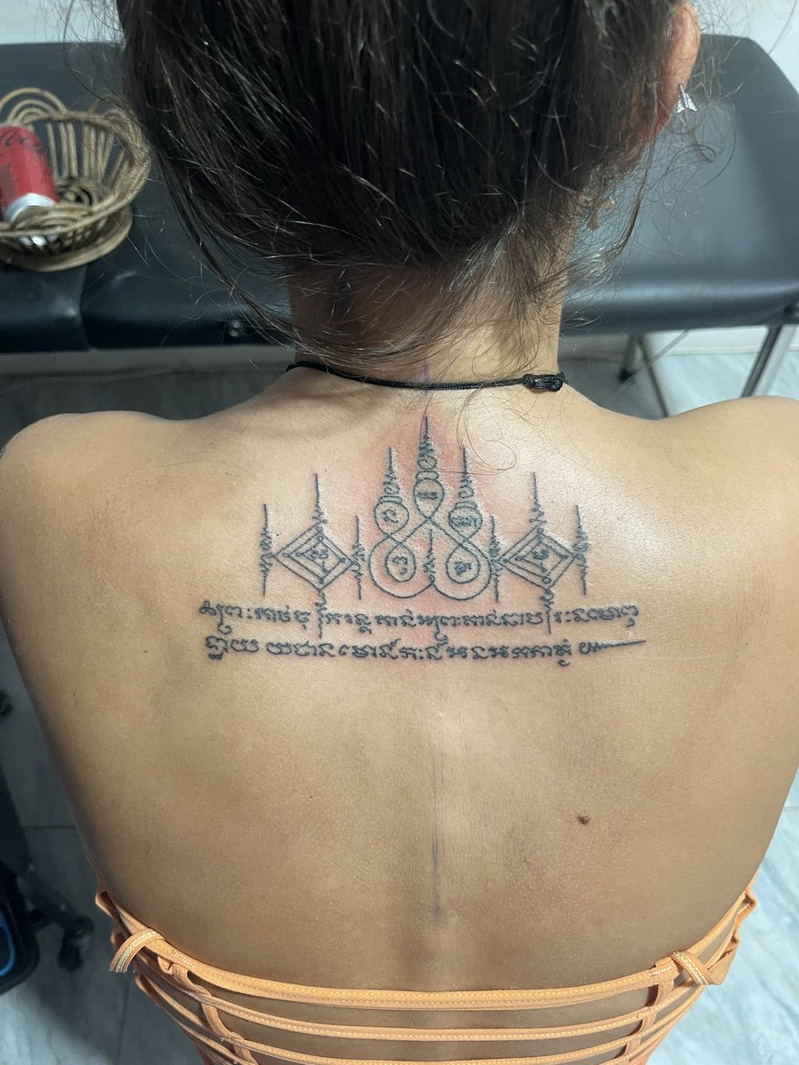 Monkhmersakyant's tweet photo. Hello everyone, welcome to (Mon Khmer Sak Yant) Khmer traditional bamboo tattoo. This yantras meaning the protection power and strength.  Booking now (+855 087 474 899 ) ☎️
Thank you so much for Choosing our studio🙏🙏❤️❤️ https://t.co/vZKjbqfvd9