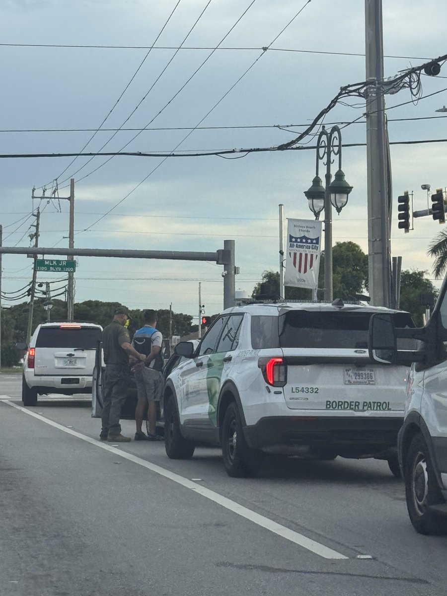 KimKatieUSA's tweet photo. Another Amazon Flex illegal alien detained in West Palm Beach, Florida.

Deport every single last one of these job-stealing bloodsuckers. https://t.co/KLcHKavNi7