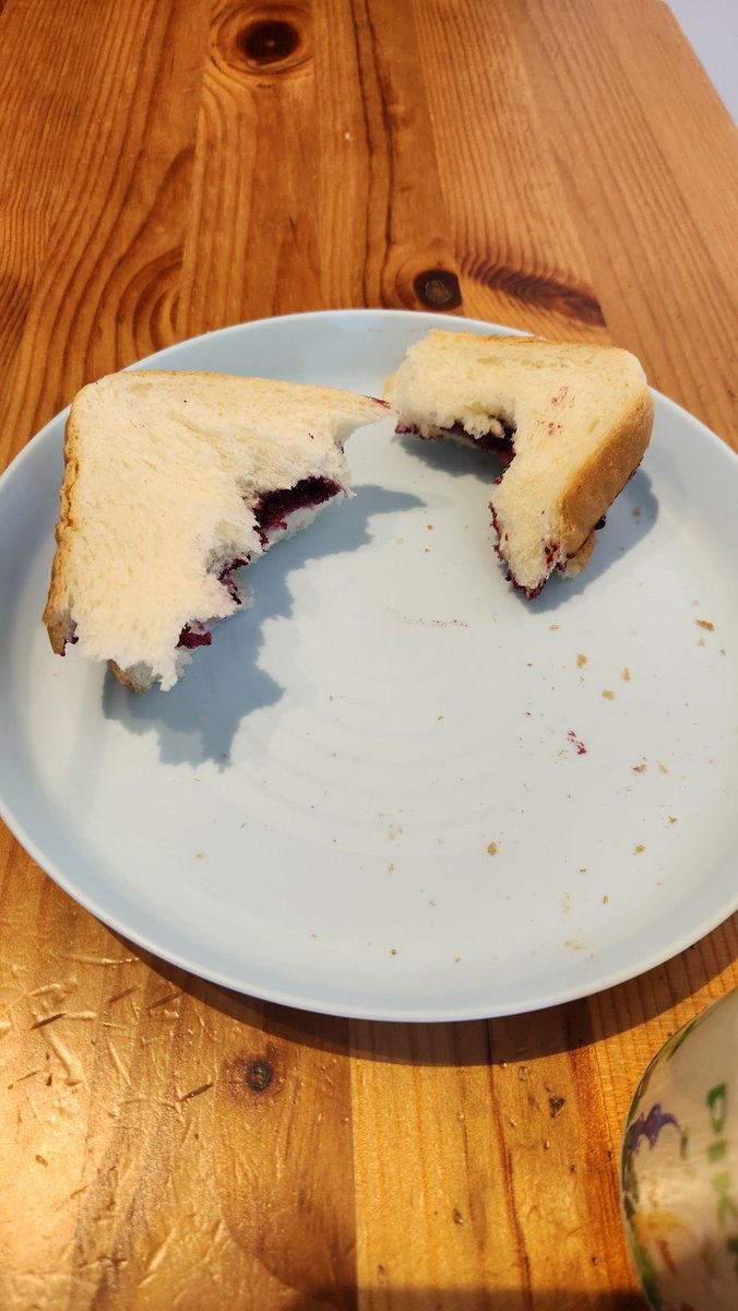 aGthxZz5NH44446's tweet photo. #Cococara おすすめ #夏の 食パンのお供は「ブルーベリー+クコの実」ジャムです🫐ブルーベリーは👁️目疲れを癒やし、クコの実/ゴジベリーは血を補って疲れにくい身体を作ります✨☀夏休みの暑さで #バテ気味 な
身体に優しい薬膳パワーをチャージ
しませんか #薬膳 #夏バテ対策
食べ方の癖が😅強いっ https://t.co/nLm2O9qkyf