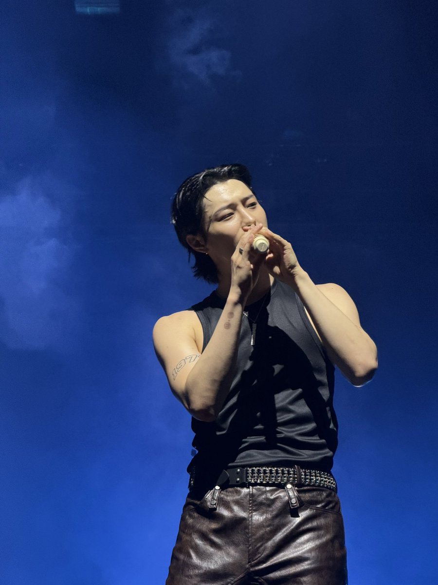 icedlightroast's tweet photo. GODDDD HES EVERYTHING #ARCHIVE1WorldTour #woodz https://t.co/GG2dI8Ri8R