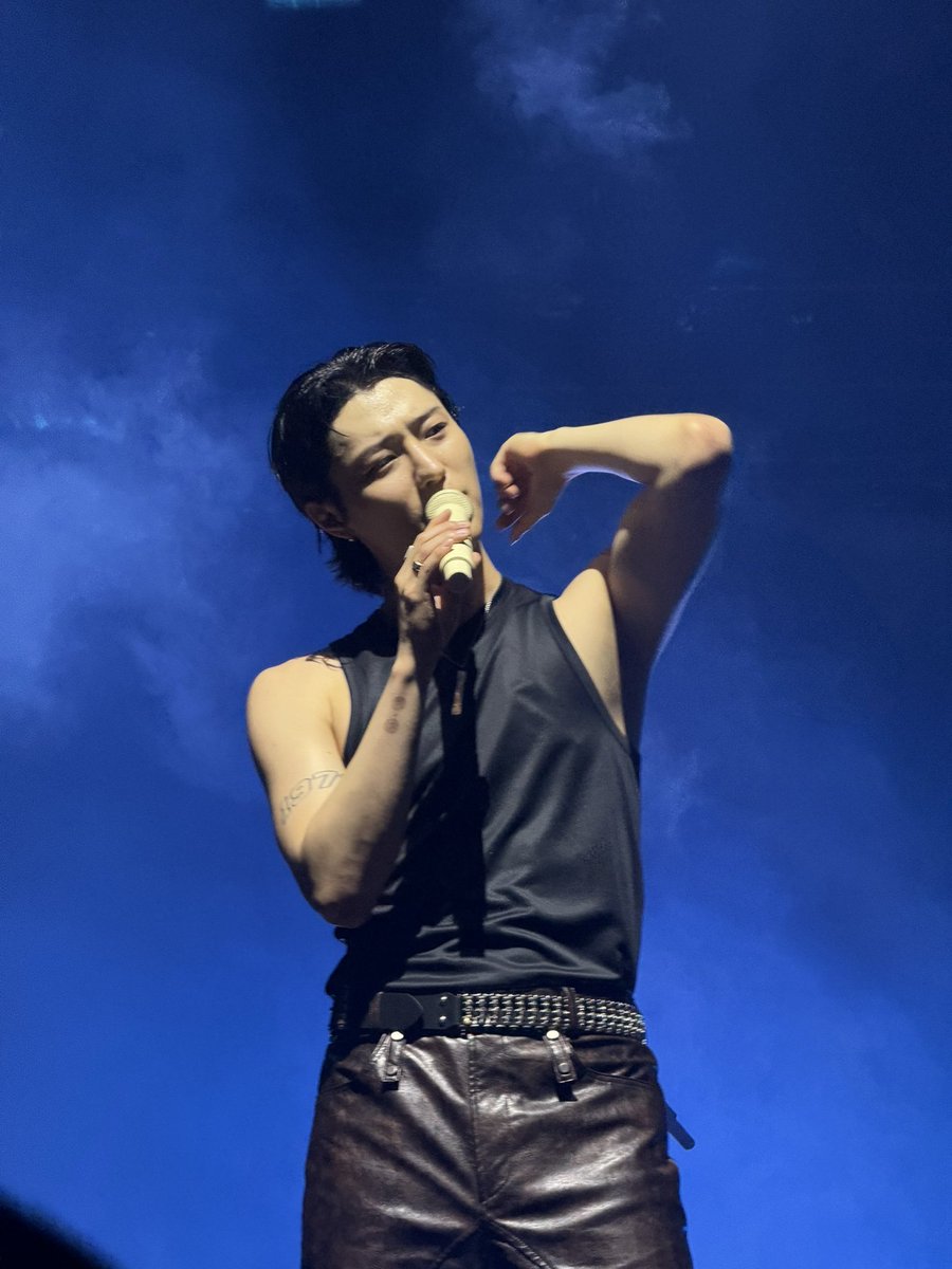 icedlightroast's tweet photo. GODDDD HES EVERYTHING #ARCHIVE1WorldTour #woodz https://t.co/GG2dI8Ri8R