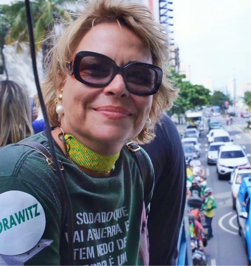 NewsLiberdade's tweet photo. 🚨AGORA - Rogéria Bolsonaro, ex-esposa de Jair Bolsonaro, vai ser candidata a deputada federal pelo RJ https://t.co/S08P5HgUdF