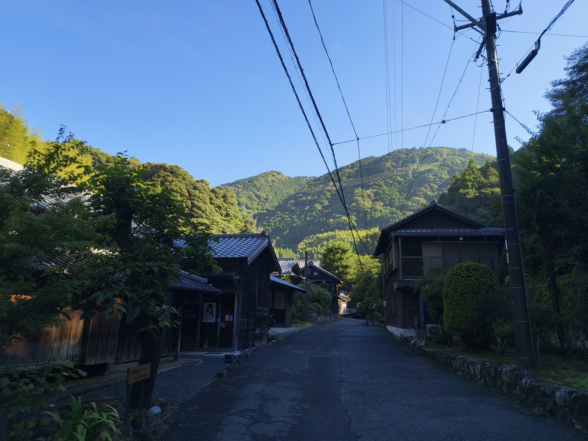 high_calo's tweet photo. 今日の山登りが延期となったため、近場へ。
お得意の体力維持と銘打った苦行。
あＴ〜🥵
山頂から久方ぶりに富士山が見えた︎︎👍 https://t.co/CZOEKrJEjV