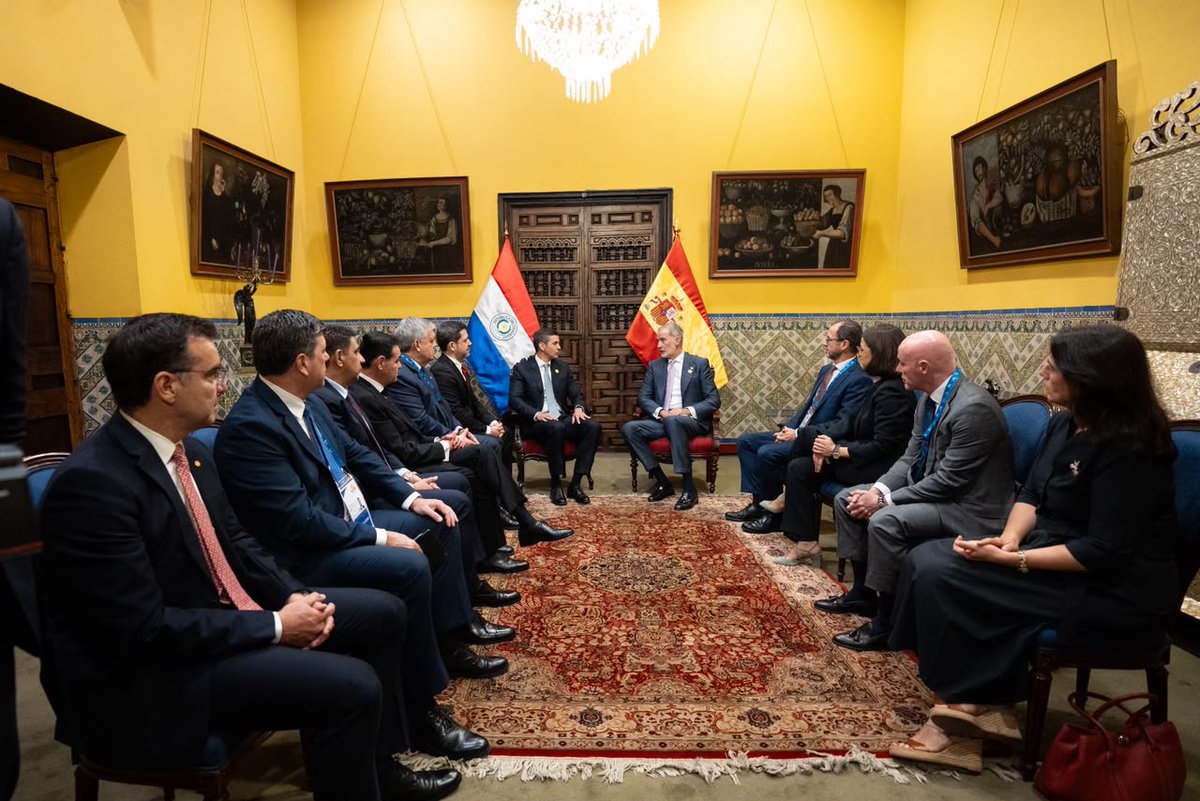 PresidenciaPy's tweet photo. El presidente de la República mantuvo un encuentro bilateral con el Rey Felipe VI de España, donde evaluaron los grandes desafíos globales que enfrentan ambos continentes. https://t.co/2qlMdjGTVa