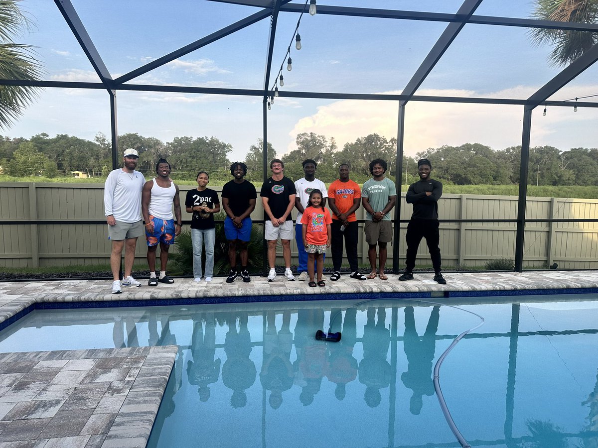 CoachC_Foster's tweet photo. ✅FELLOWSHIP 

✅FAMILY 

✅FOOD

Where fellowship feels like family! #GoGators🐊 https://t.co/R45GarBCi0