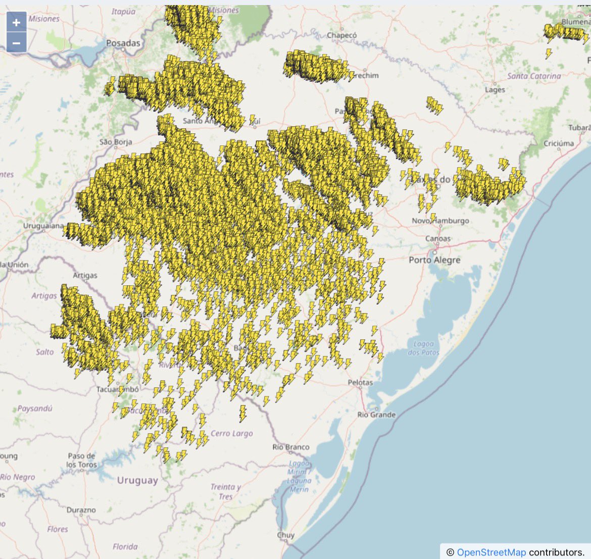 metsul's tweet photo. ⚡️AGORA | Mapa de raios no Rio Grande do Sul às 21h desta terça-feira. Acompanhe os raios em https://t.co/JSCib3FUN7 e leia os alertas em https://t.co/cCRIo33qLf. https://t.co/EWbV3PR37M