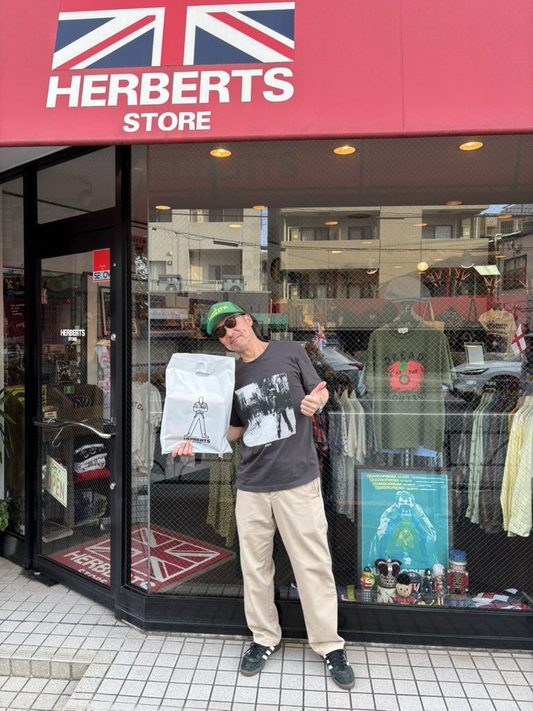 nevertrust_usc's tweet photo. 毎日暑い中、ご来店いただきありがとうございます。

本日7/29は所用のため、14時頃オープンとさせていただきます。

ご不便をおかけしますが、よろしくお願いいたします。

https://t.co/qwyAS0rTaY

#nevertrust
#ネバートラスト
#herbertsstore 
#ハーバーツストア
#千駄木 https://t.co/fIzg2KKiZg