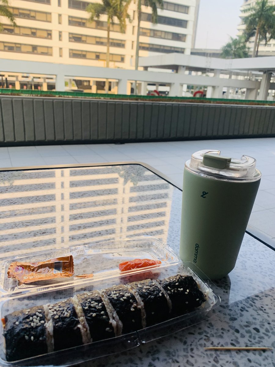 avocaado0's tweet photo. Morniingg gaess. nyarapnya  sushyii murreehh 🤣 https://t.co/ZyvyliKuIt