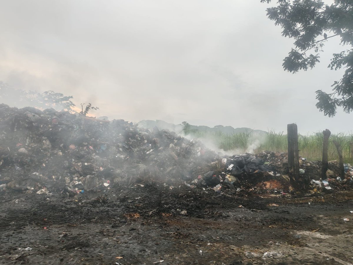 ConredGuatemala's tweet photo. #Suchitepéquez Incendio registrado camino a cantón Varitas, Santo Domingo Suchitepéquez fue 100% controlado y liquidado por personal municipal y de @BVoluntariosGT.

Fotografías: Sistema CONRED. https://t.co/bNbCMmlevv