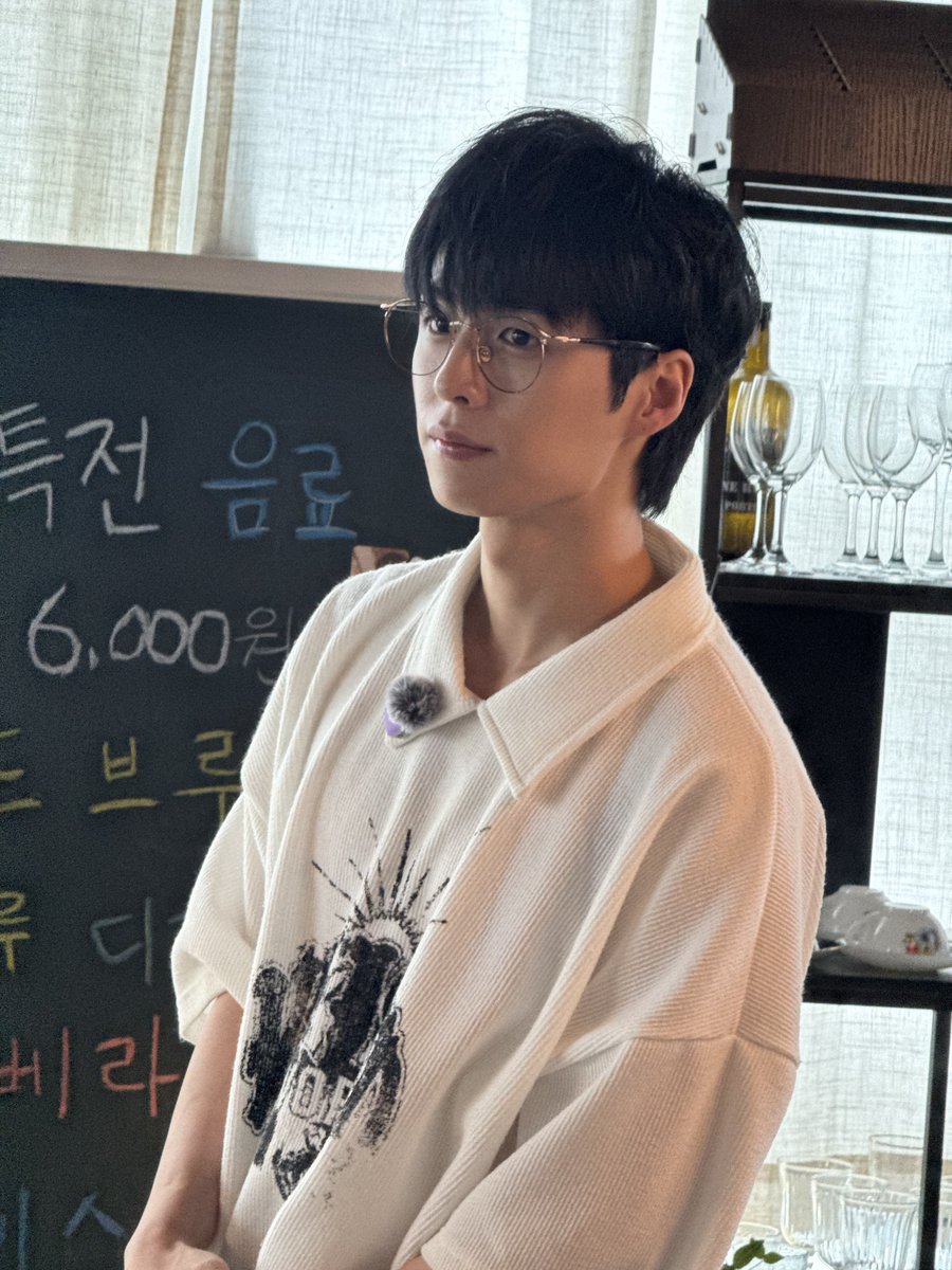 m3llatonin's tweet photo. 대장님 오랜만에 뵐 수 있어서 좋았던 날
기념카페 열어주신 분께도 감사드립니다🙇🏻‍♀️❤️
#이신혁 https://t.co/pakh9USkhU