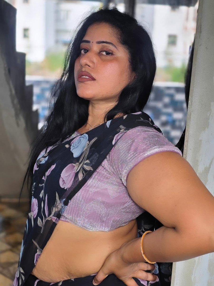 Kochi_Couples's tweet photo. ഒരു രാത്രി കാമുകിയും ആയിട്ടു കമ്പി ചാറ്റ് ചെയ്ത് മൂഡ് ആക്കിയത് ആണ്, പക്ഷെ ഫോൺ അവളുടെ ചേട്ടത്തിയമ്മയുടെ കൈയിൽ ആരുന്നു !!!! 
രാവിലെ കാമുകിയുടെ ചേട്ടത്തിയമ്മ കഴപ്പ് ഇളക്കി അയച്ചത് കണ്ടോ 😍 https://t.co/Ezk5wNJK28