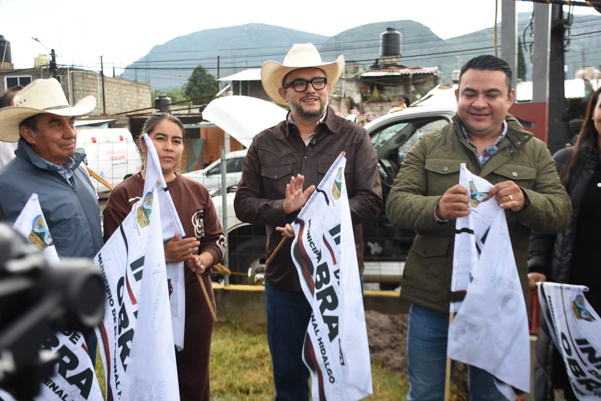 MarcoMendoza_B's tweet photo. Cuando hay un gobierno que trabaja, los resultados se ven.

Acompañé al presidente municipal, @jensen_033 en el banderazo de la segunda etapa de la iluminación del camellón central de la carretera federal. 

Más iluminación significa más seguridad, mejor movilidad y espacios públicos dignos para las familias. 

¡Enhorabuena por seguir cumpliendo con hechos!