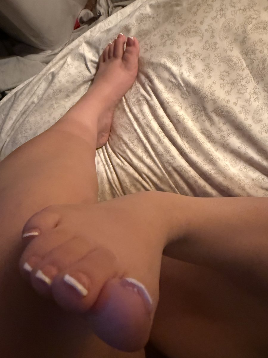 pinklilly_06's tweet photo. Open wide #sexy #feet #soles #toes #soft #oilass #feetfetısh #footfetısh #frenchtip #pawg #teen #teenage‌e #teenage‌girl #teenage‌r #nsfw #snowbunny # https://t.co/xeRYYbDqqd