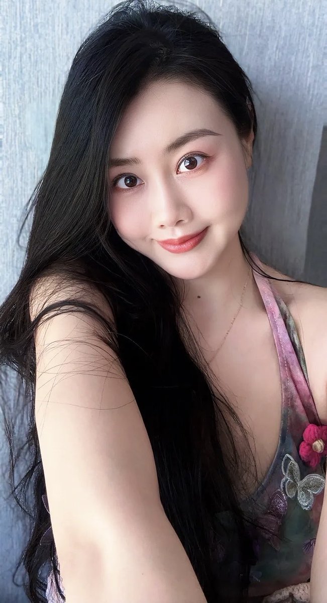 wangxifeng1986's tweet photo. 学到了一个新词，我们这种的叫做中年美少女。
中年的意思就是身体已经不年轻了。美少女的意思是我们不愿意承认自己老了。
别人我不知道，我自己对于四十岁的感悟就是，都能理解，都能感受，都能解决，都能放下，都能接受。 https://t.co/HlwMJD2MWH