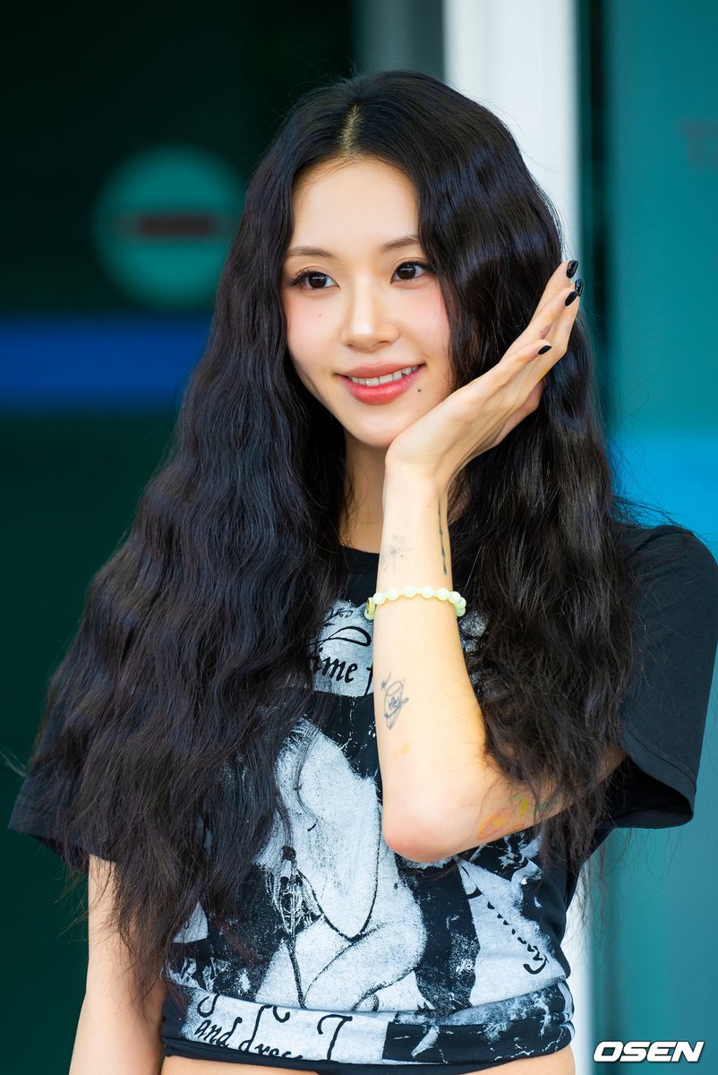 voyd0423's tweet photo. Chaeyoung at the airport heading to Malaysia https://t.co/tUOGKZ9TIN