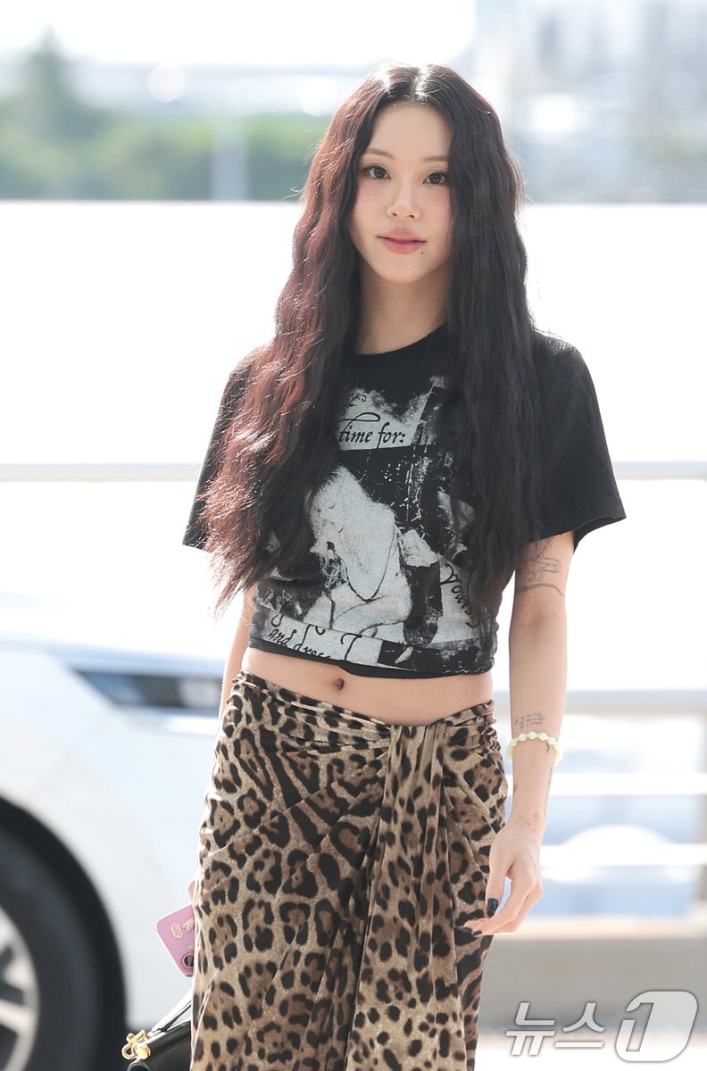 voyd0423's tweet photo. Chaeyoung at the airport heading to Malaysia https://t.co/tUOGKZ9TIN