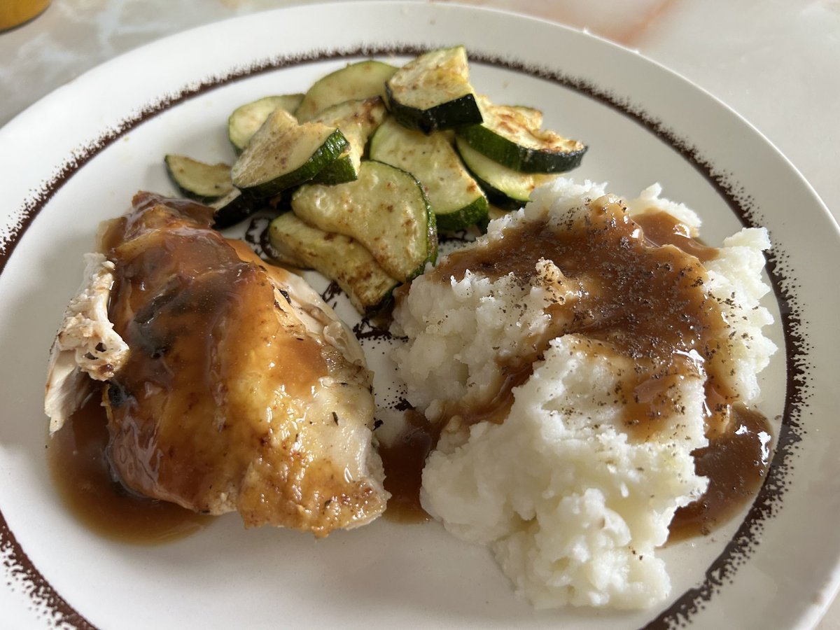 littleleah78's tweet photo. Yes, a simple chicken dinner … but the bird was butchered yesterday at a friend’s farm, and I grew the zucchini in my greenhouse. So damn good. 🥹😋 https://t.co/bO8eylwd0H