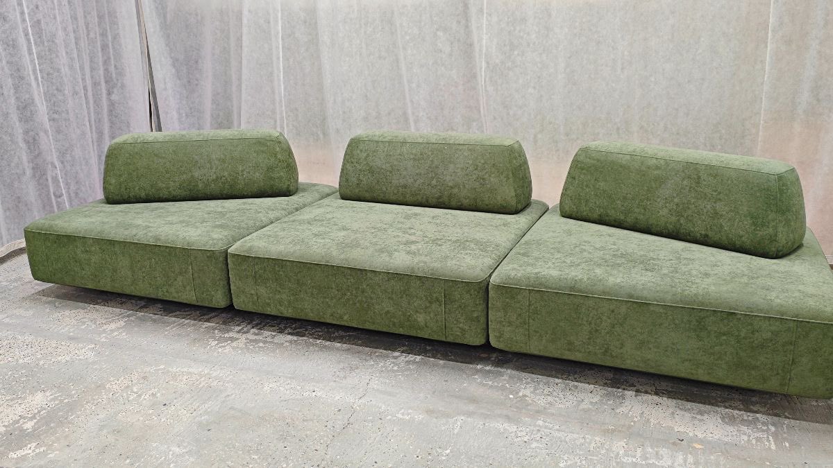Olivesbeddings's tweet photo. Built to LAST SOFA 🛋️ 

It can be made in your preferred colour.

Remember, your comfort is our priority 👌.

For Enquires; Kindly call us ☎️ or send us a DM📥 - 08150804809, 09121962363. https://t.co/gP8IfPQC7G
