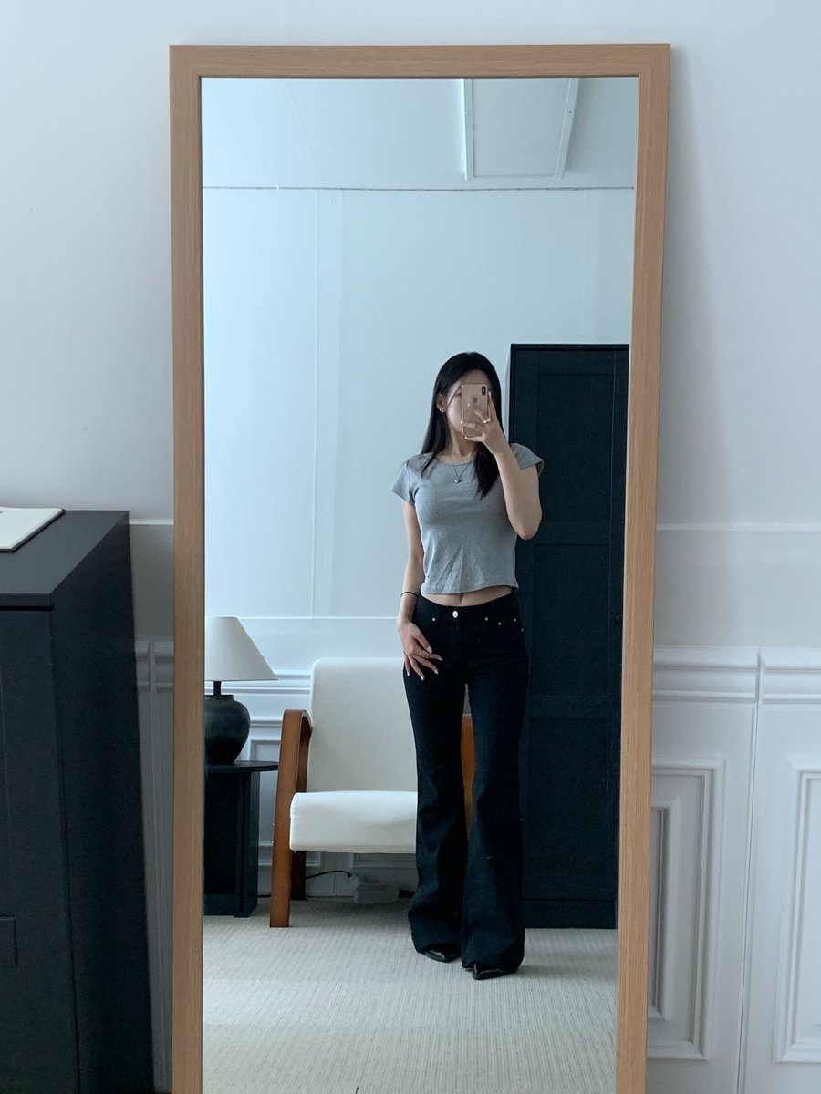 jouire_'s tweet photo. 쭈리 숏 팬츠 부담없는 기장감으로 안정감있게 착용 가능하고
100% 면 소재로 탄탄하고 변형 거의 없어요 🖤

만원대로 가성비템 🕶️🖤 

지금 에이블리 세일기간에 최저가로 가져가세용 🐾 https://t.co/ZMqGNUSGpc