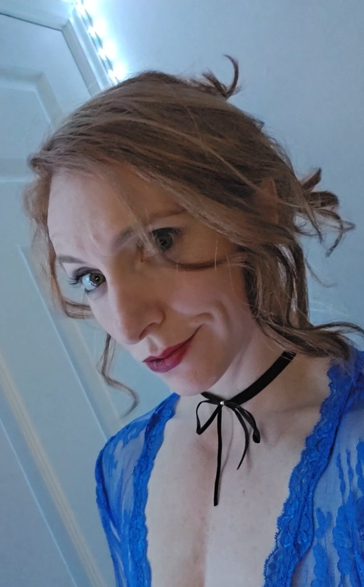 fitlilredhead's tweet photo. Which do you like better... my hair up or down? https://t.co/QFx2TI4BMh