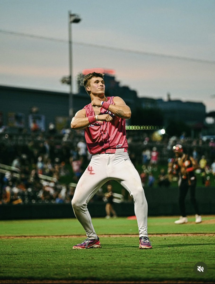 DailyGoonerBoy's tweet photo. Love me a baseball player https://t.co/ToigdlveWI