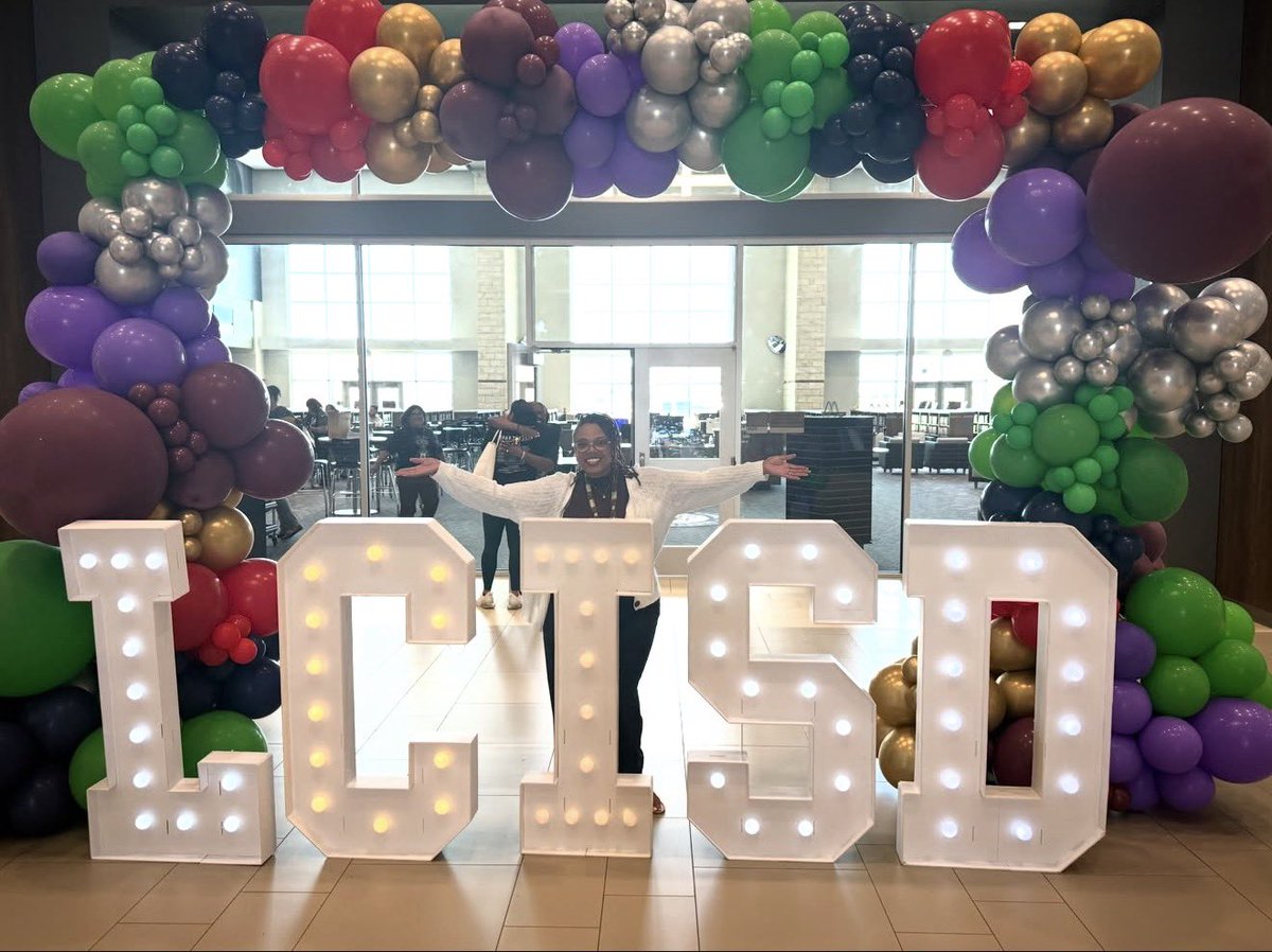 mustangsWMS's tweet photo. Instructional Coach, Mrs. Jessica Johnson attended new staff induction this week and is building her toolbox of resources to support our teachers! 🦺🧰#buildingtheBLUEprint 💙🐴 https://t.co/hntC0r4lri
