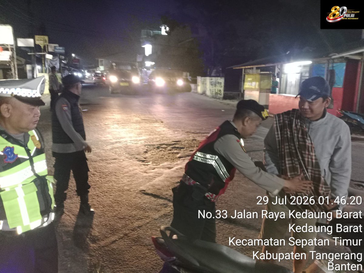 SektorSepatan's tweet photo. Polsek Sepatan menggelar razia stasioner dalam rangka cipta kondisi guna mengantisipasi gangguan keamanan dan ketertiban masyarakat (guantibmas) di wilayah hukum Polsek Sepatan. Kegiatan berlangsung pada Rabu dini hari, 29 Juli 2026, pukul 01.00 WIB. https://t.co/1WSKtRKFZn