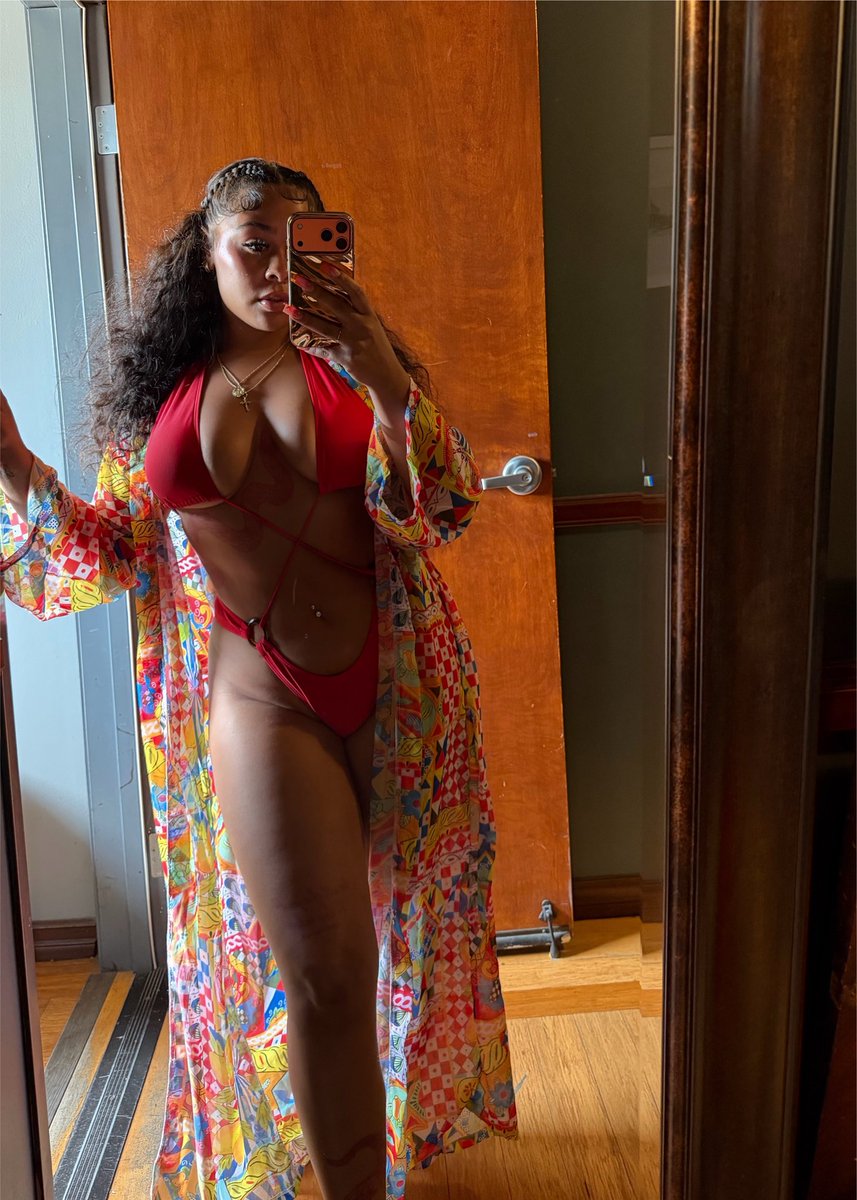 _taysss's tweet photo. back in uniform 👙 https://t.co/W3W1YdjgJh