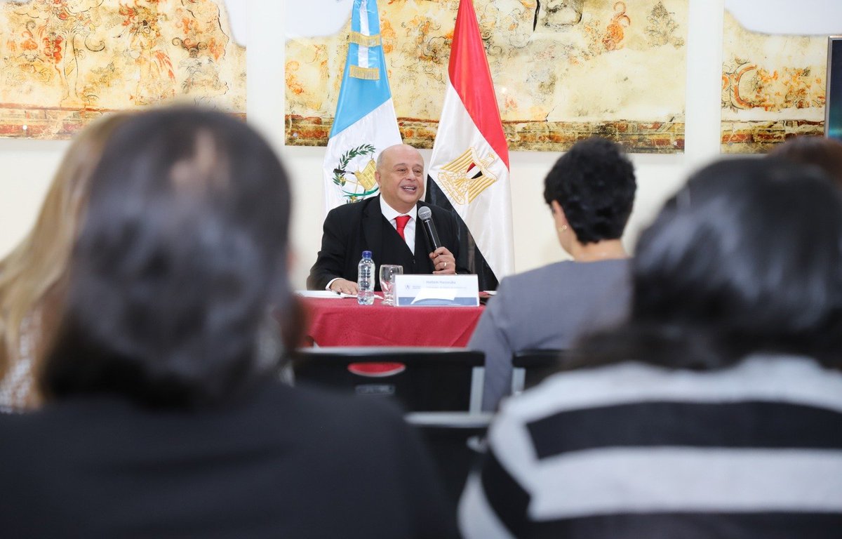 MinexGt's tweet photo. La Academia de Diplomacia del @MinexGt organizó la conferencia “Essence of Egypt”, impartida por el Sr. Hatem Hassouba, embajador de Egipto. Durante la actividad, el jefe de misión compartió sus reflexiones sobre la diplomacia contemporánea y cómo esta refleja la realidad política, económica, cultural e histórica de los socios internacionales. 

Su disertación se llevó a cabo en el marco del fortalecimiento de las relaciones bilaterales entre Guatemala y Egipto.