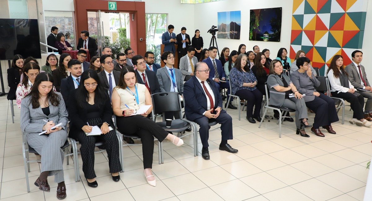 MinexGt's tweet photo. La Academia de Diplomacia del @MinexGt organizó la conferencia “Essence of Egypt”, impartida por el Sr. Hatem Hassouba, embajador de Egipto. Durante la actividad, el jefe de misión compartió sus reflexiones sobre la diplomacia contemporánea y cómo esta refleja la realidad política, económica, cultural e histórica de los socios internacionales. 

Su disertación se llevó a cabo en el marco del fortalecimiento de las relaciones bilaterales entre Guatemala y Egipto.