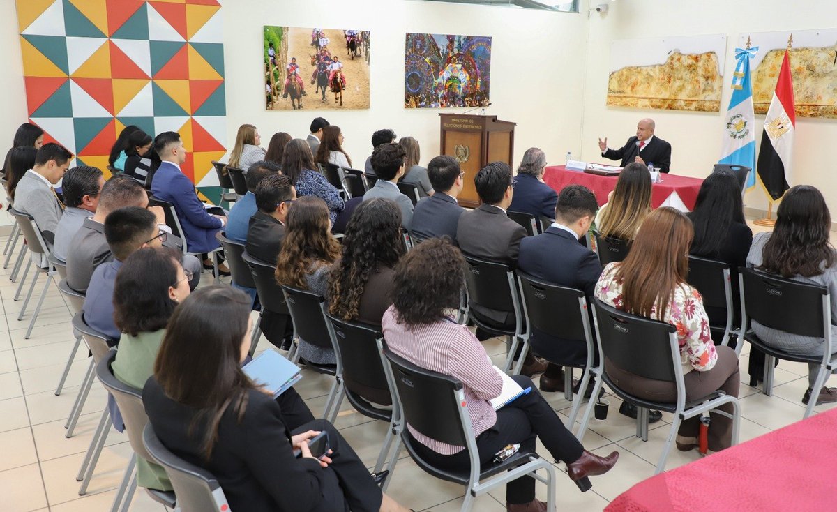 MinexGt's tweet photo. La Academia de Diplomacia del @MinexGt organizó la conferencia “Essence of Egypt”, impartida por el Sr. Hatem Hassouba, embajador de Egipto. Durante la actividad, el jefe de misión compartió sus reflexiones sobre la diplomacia contemporánea y cómo esta refleja la realidad política, económica, cultural e histórica de los socios internacionales. 

Su disertación se llevó a cabo en el marco del fortalecimiento de las relaciones bilaterales entre Guatemala y Egipto.