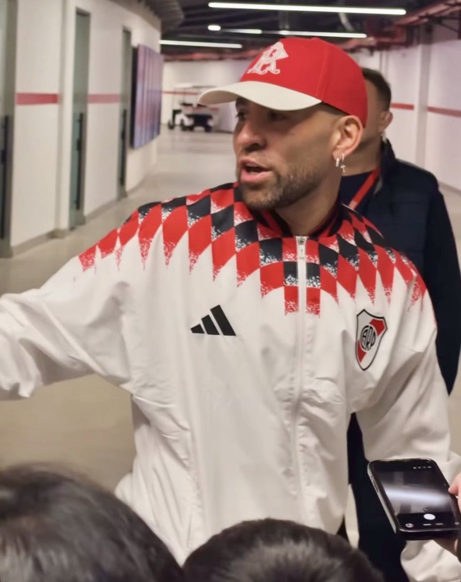 LeaVaquila's tweet photo. OTAMENDI y la nueva línea que se viene.

Desde mañana en el adidas del club y en la web Tienda River. 

📸 jenniferk1946 https://t.co/VXyVwcqquy