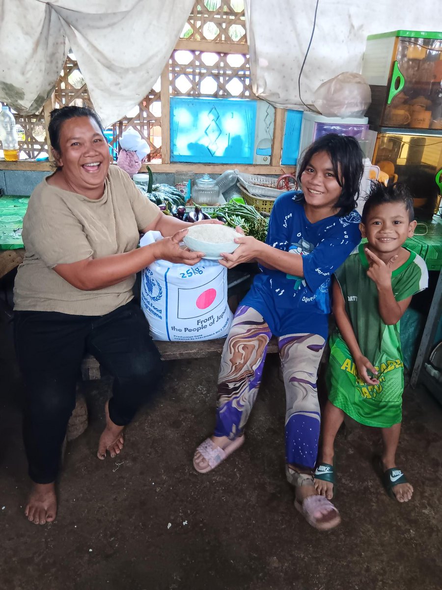 WFP_Philippines's tweet photo. Every day, she helps prepare hot, nutritious school meals for over 300 children. 🥣🥣

Through this initiative supported by @AmbJPNinPH, communities are boosting their resilience while helping ensure nutritious meals for schoolchildren.💙 https://t.co/oKUlL6Uwf3