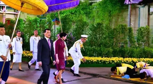 weitze8866's tweet photo. @P_NPS_Sksw @ThaiLand_DK 泰国🇹🇭不管什么阶层见了她们都要下跪🧎！ https://t.co/Lh5FFsc0Ma