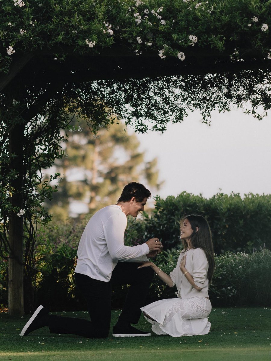 urmds_'s tweet photo. ฉันร้องไห้จริงจากใจคนที่ตามมาจะ10ปี Madison beer ผ่านอะไรมาเยอะมาก วันนี้เขาได้เจอคนที่รักเขาจริง ๆ สักที ใช่ค่ะ Justin Herbert กับ Madison beer กันเรียบร้อยแล้ว😭💍 ♡ https://t.co/XuOT79MxK5