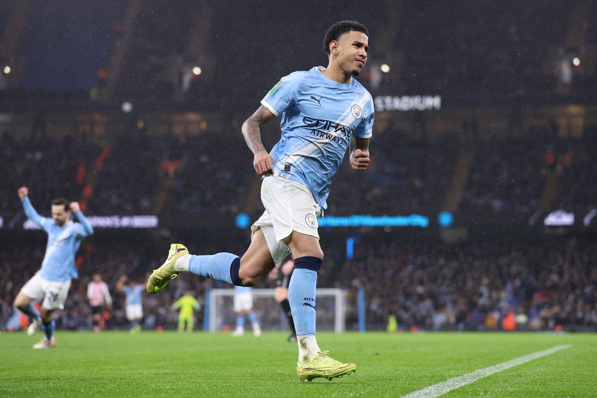 FabrizioRomano's tweet photo. 🚨⚪️ Tottenham keep considering Savinho their top priority with Brazilian winger keen on the move.

Savio wants to go and #MCFC now aware.

Deal now depends on Man City stance as talks have been ongoing since June.

🎥 https://t.co/UBdQ5Jx8C4 https://t.co/EilTqiBoho