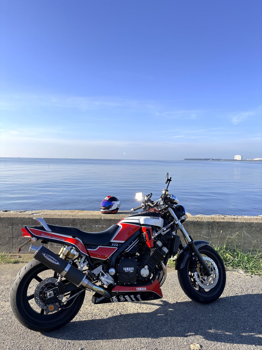 FZ750_800's tweet photo. 今日の朝活
走ると涼しいけど止まると暑くていい感じ

ついつい海方向に行っちゃうのはなぜなんだろうか🤣 https://t.co/aVFahqPeAi