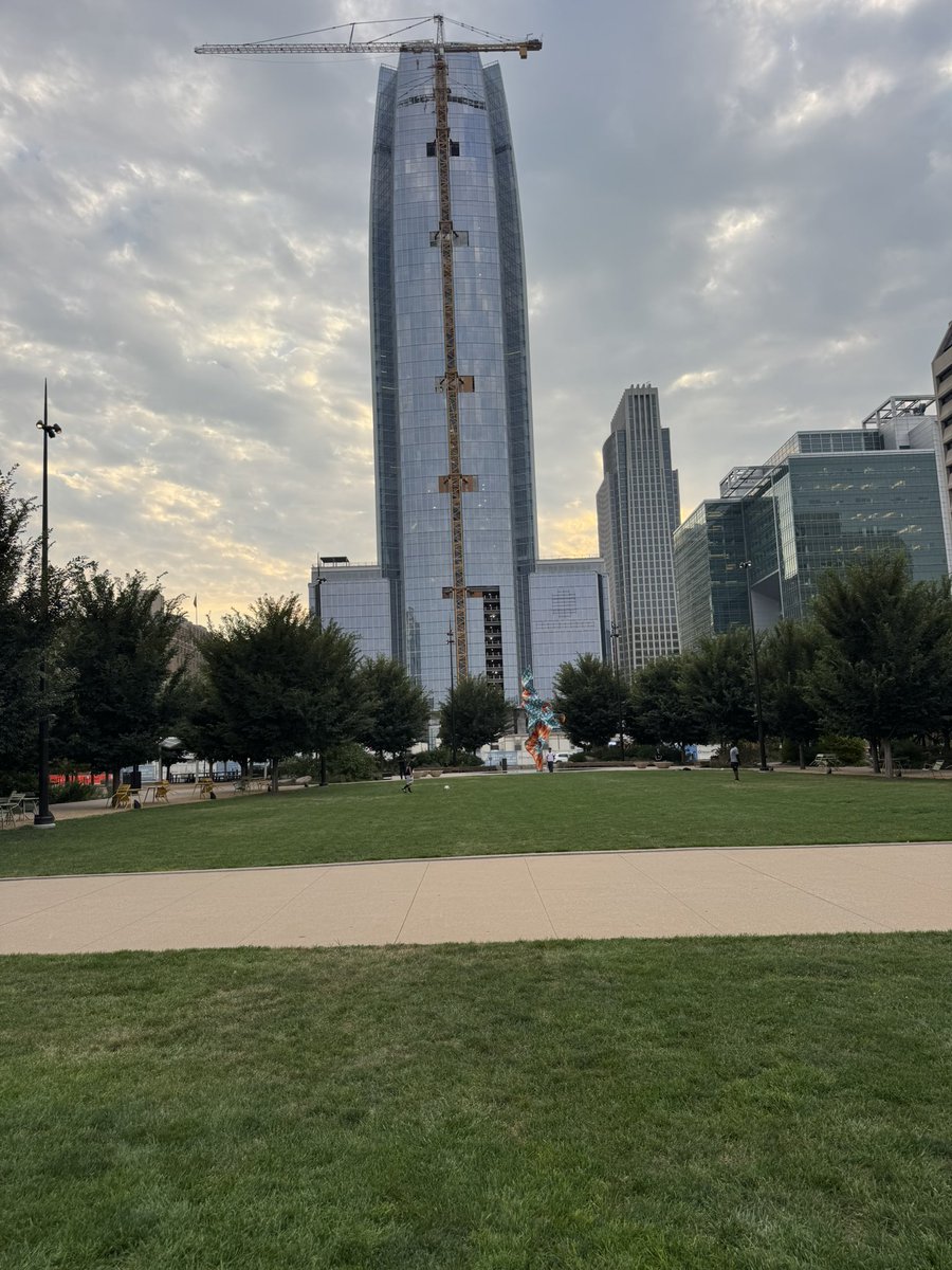 CodyNeer's tweet photo. @elonmusk building his new HQ. https://t.co/HnOu7Z1ADc