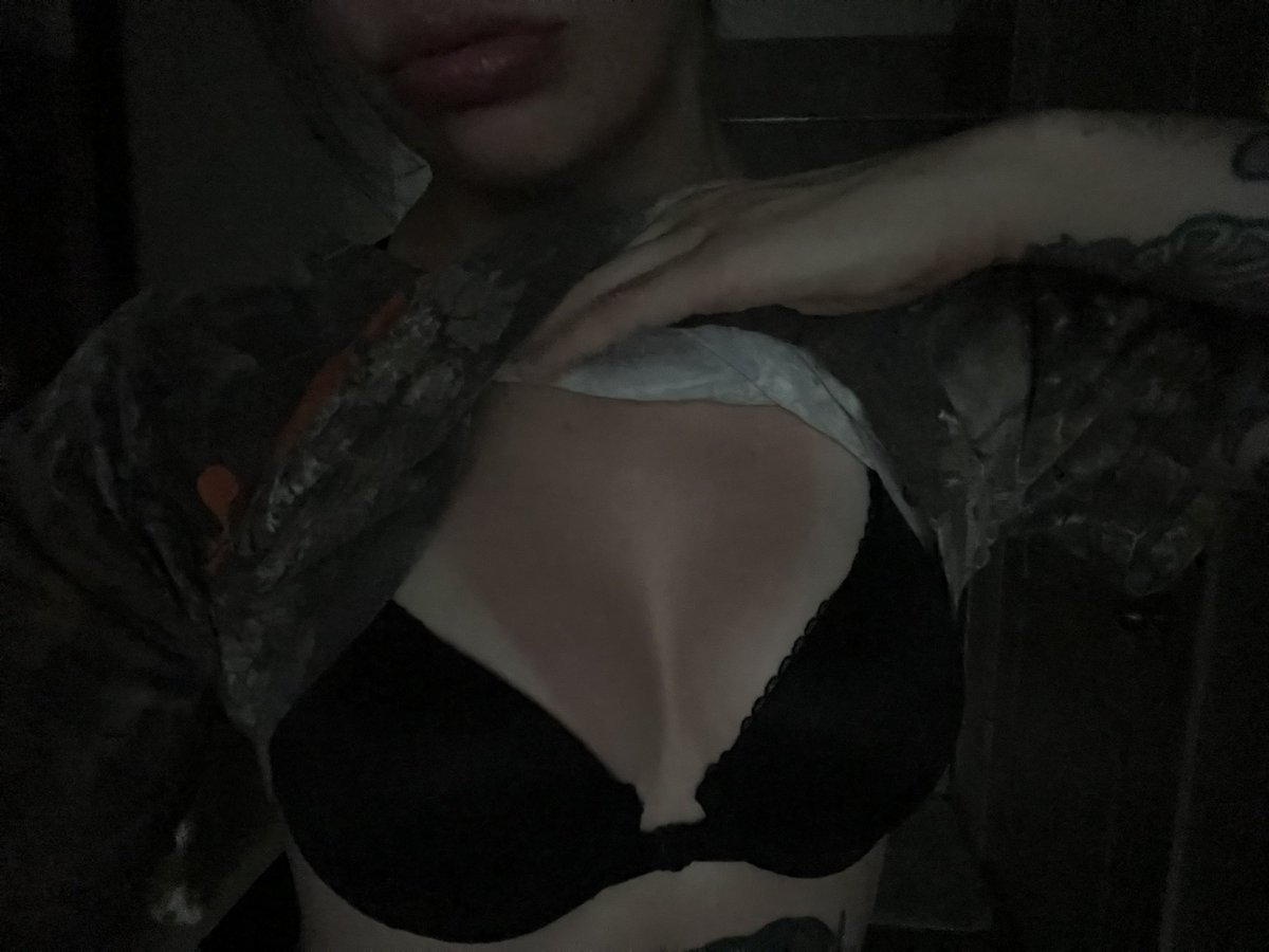 tazemen's tweet photo. Yall fw tan lines https://t.co/opbebAmBey