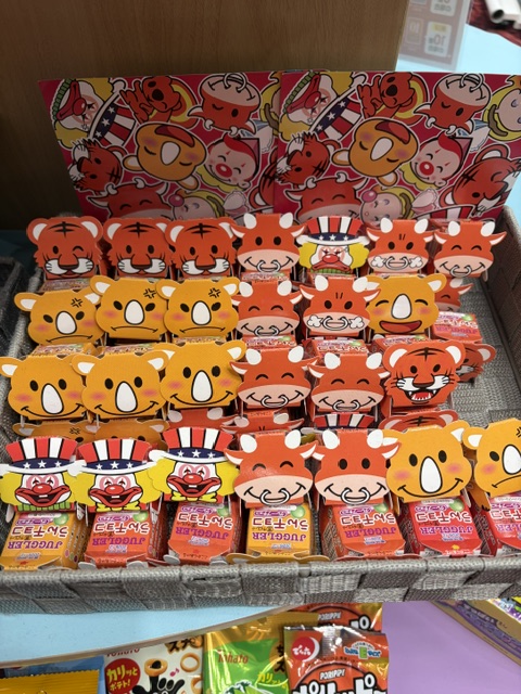 ruma_kokuryo's tweet photo. こんばんｱﾗﾎﾟﾝ🫡

ホールを巡回中に
発見👀👀‼️
セルフポイントコーナーにて
色々な顔の子らをみつけて
バラバラになってたので
少しだけ整列させました🤣
是非あまり玉で取っちゃってくだせー😁

明日も朝10時開店⏰
ご来店おまちしております🙌 https://t.co/XUupNWq1j1