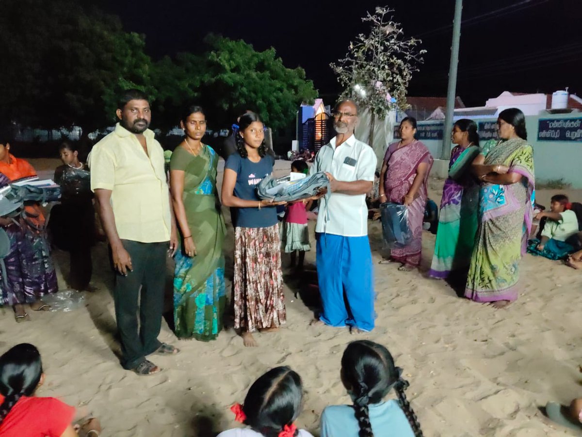 padgom2024's tweet photo. 📚✨ PAD, with the support of the Azim Premji Foundation, distributed educational materials to 169 children across 30 villages in Thoothukudi and Ramanathapuram, helping them start the new academic year with confidence.

#PeoplesActionForDevelopment #AzimPremjiFoundation https://t.co/vDmE1mZg3N