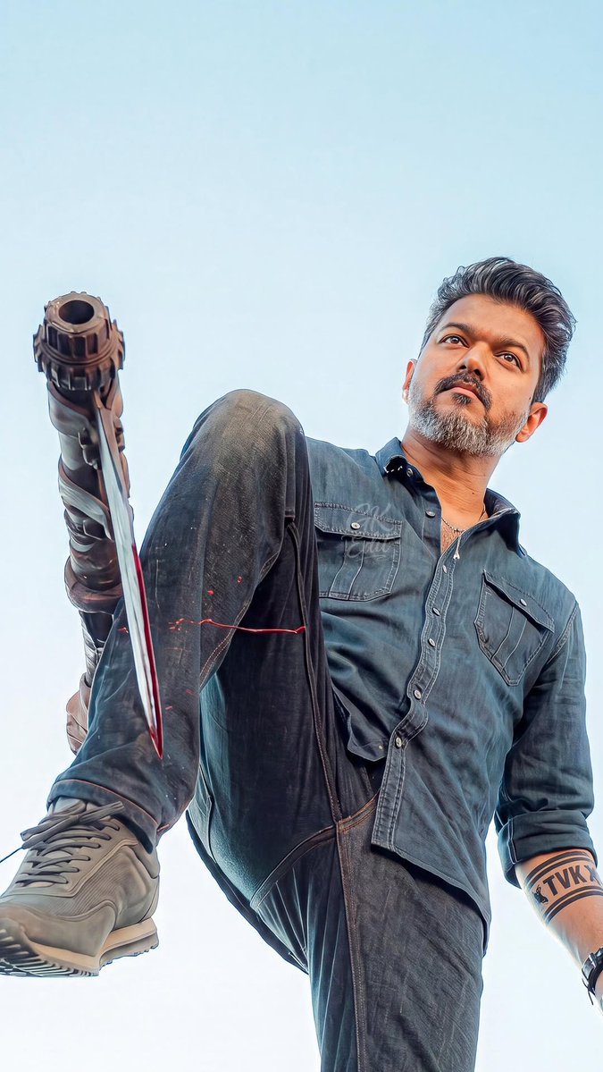 V_F_C_Madesh's tweet photo. எதிரியா அனுப்புனா சிரிக்கிறான் 
பழகிட்டான் போல 🔥🔥

ராவணா மகண்டா 
ஒத்தையில் நிக்கிற எமண்டா..

@actorvijay 
#JanaNayagan https://t.co/CsOHdHDvjY