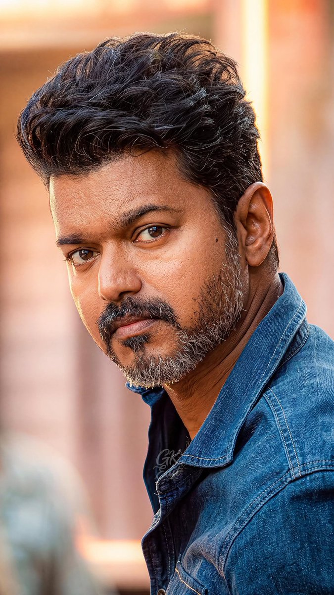 V_F_C_Madesh's tweet photo. எதிரியா அனுப்புனா சிரிக்கிறான் 
பழகிட்டான் போல 🔥🔥

ராவணா மகண்டா 
ஒத்தையில் நிக்கிற எமண்டா..

@actorvijay 
#JanaNayagan https://t.co/CsOHdHDvjY
